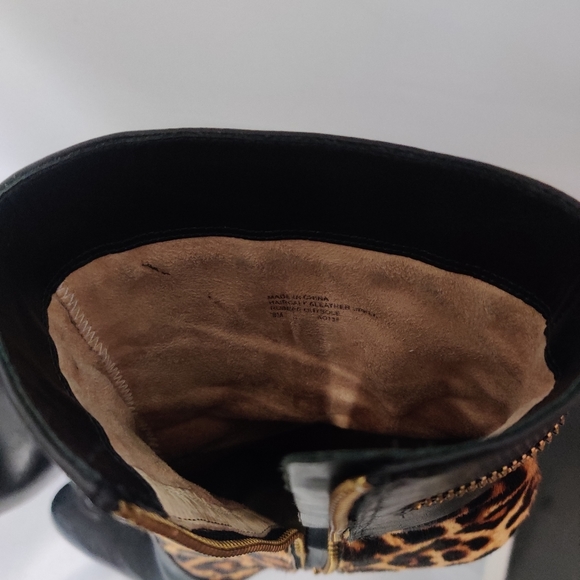 Michael Kors Animal print and black leather booties. - Picture 5 of 7